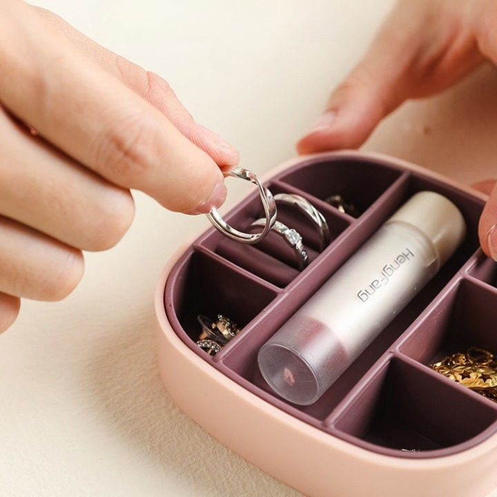 Compact Jewellery Organizer with Built-In Mirror