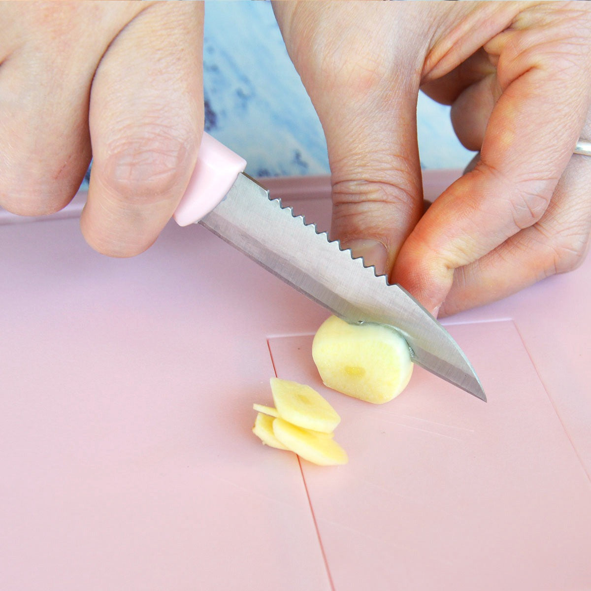 Multifunctional Cutting Board & Grater Set With Foldable Basket