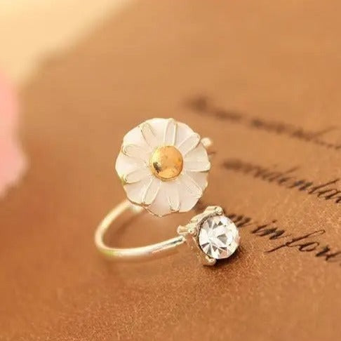 Beautiful Daisy Flower Adjustable Finger Ring