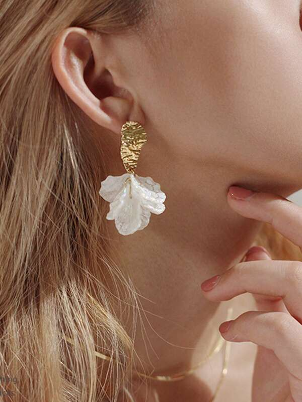 Glamorous Floral Petal Dangle Earrings