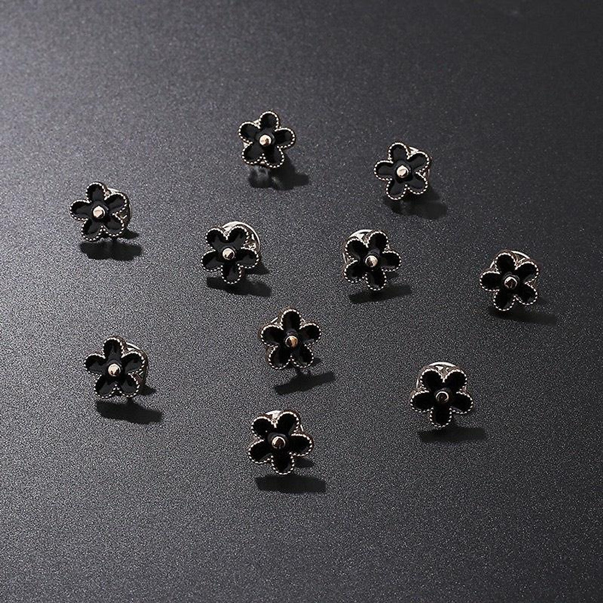 10pcs/Set Cute Black Drip Petal-Shaped Button Brooch