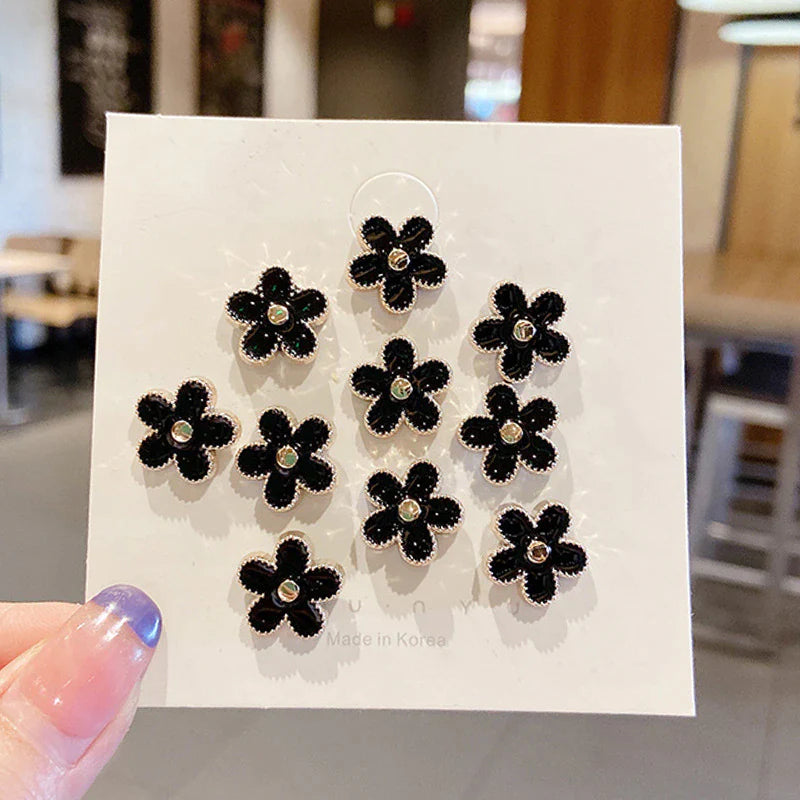 10pcs/Set Cute Black Drip Petal-Shaped Button Brooch