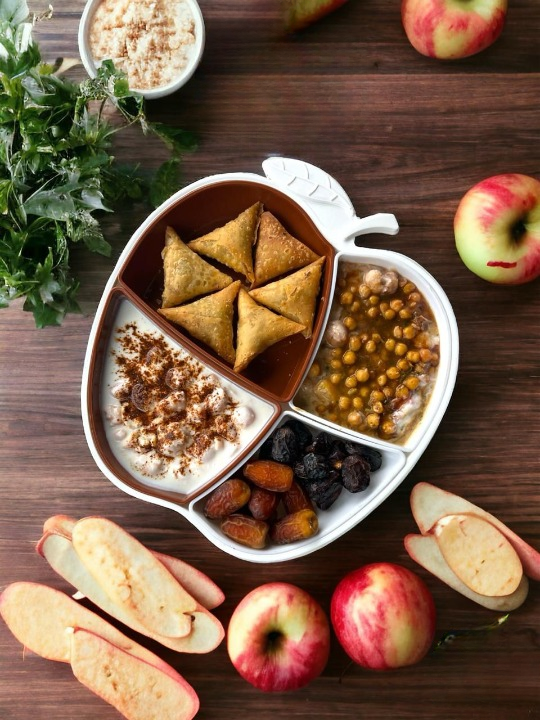 Apple Shape 4 Compartment Serving Tray